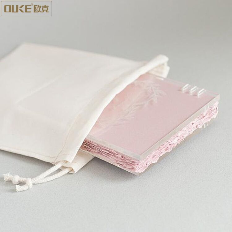 Roze acrylboek 1.jpg Pink acrylic book 1.jpg