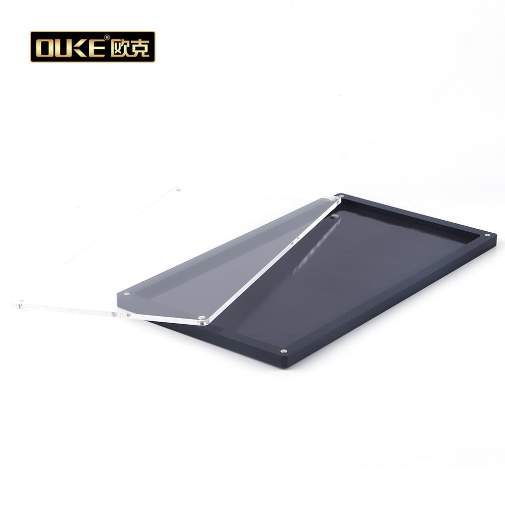 acrylic palette with lid