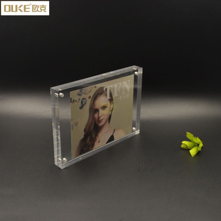 Simple Cheap Acrylic Photo Frames