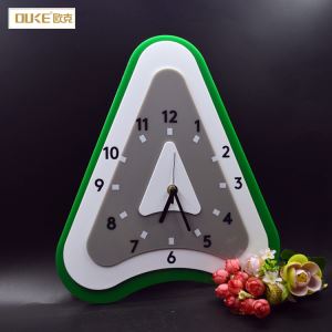 Custom Triangle Wandmontage Acryl Klok